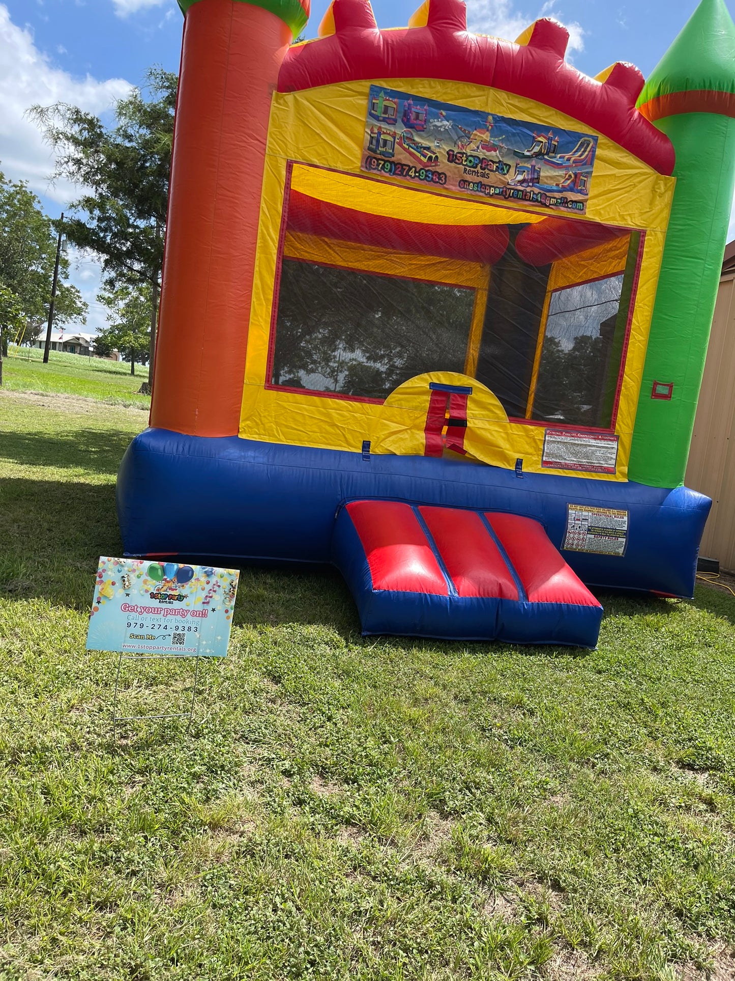 Crayon dry bounce house